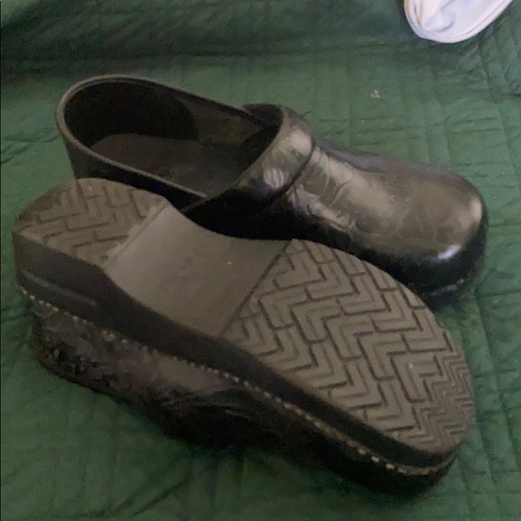 Clogs - Picture 2 of 2